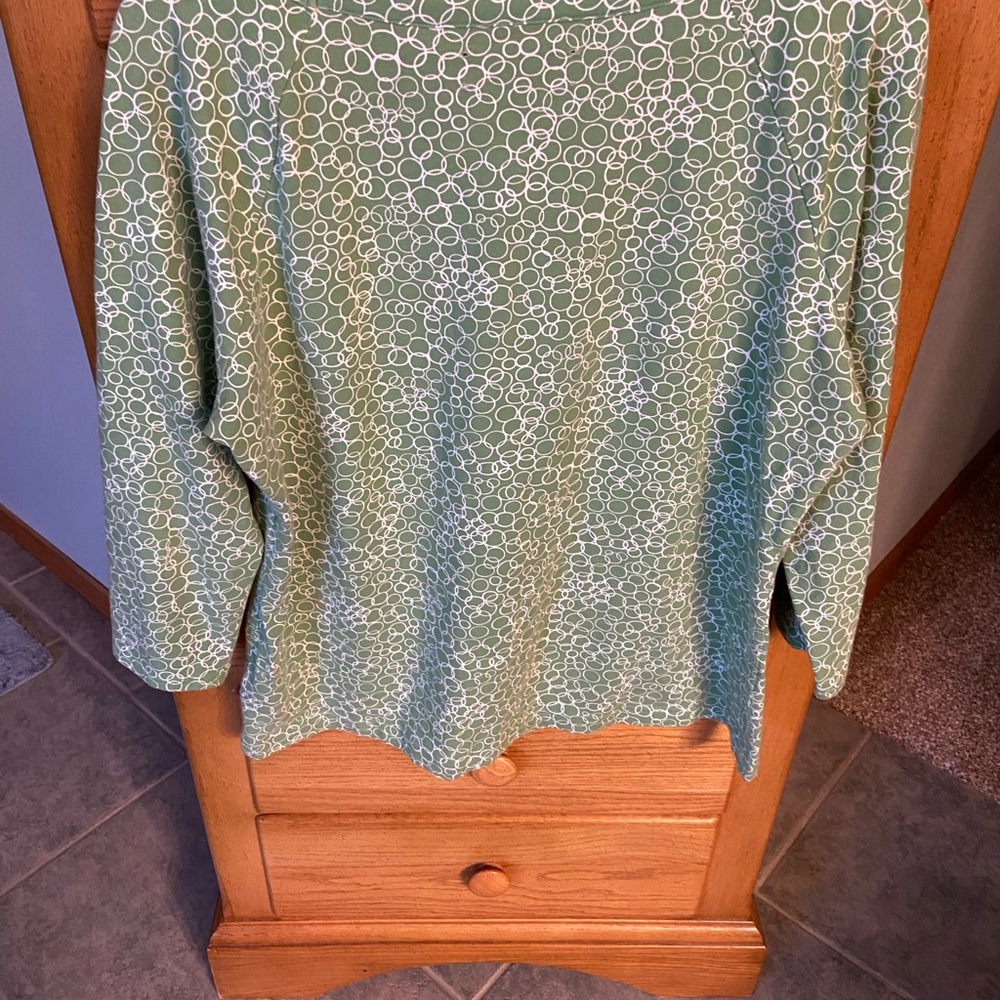 Woman’s Top - Picture 4 of 4